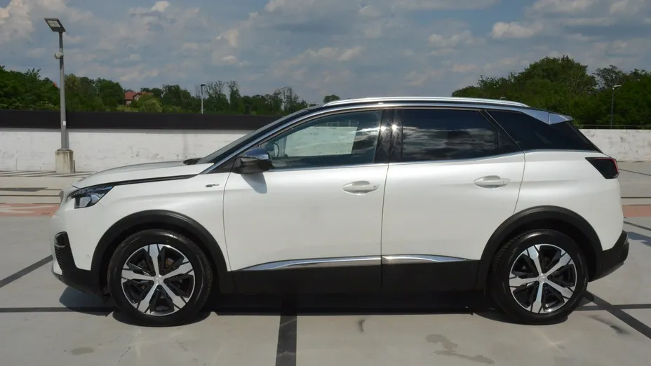 PEUGEOT 3008 -