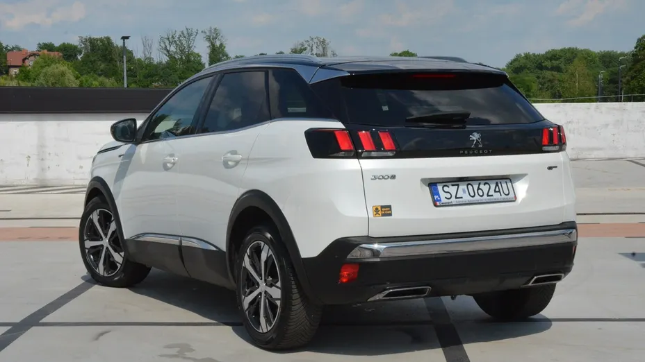 PEUGEOT 3008 -