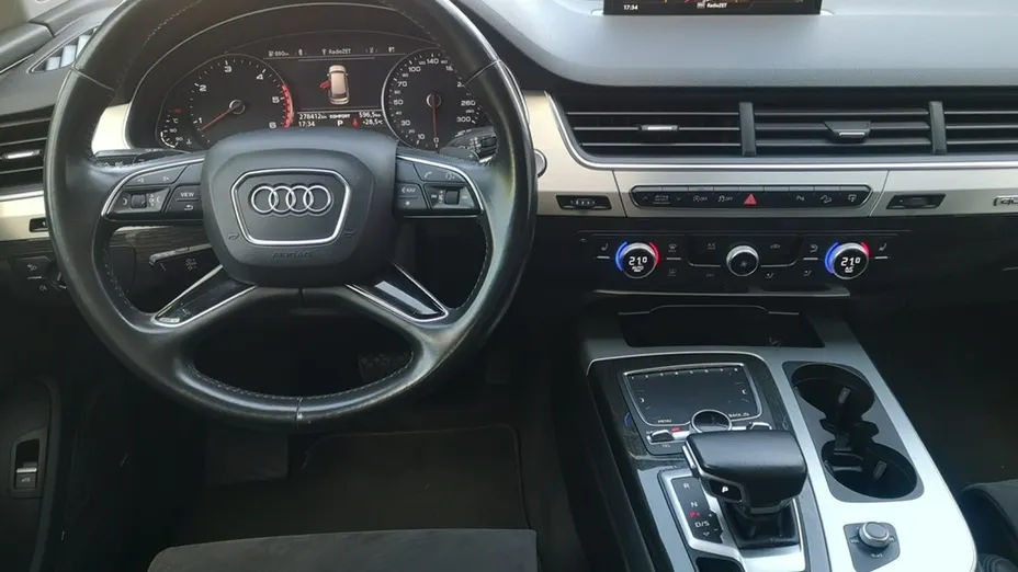 AUDI Q7 -