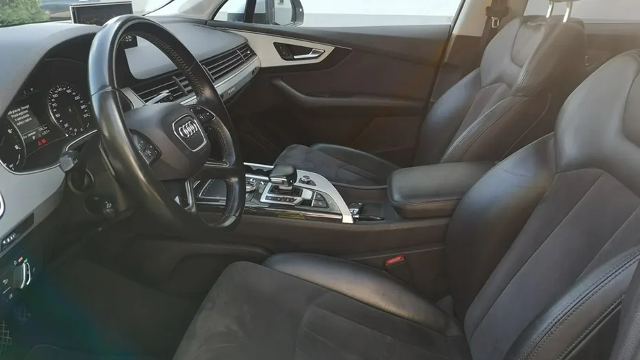 AUDI Q7 -