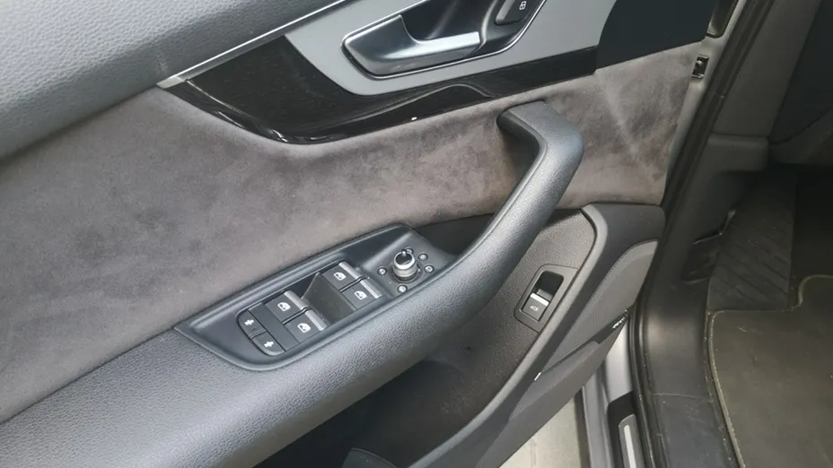 AUDI Q7 -