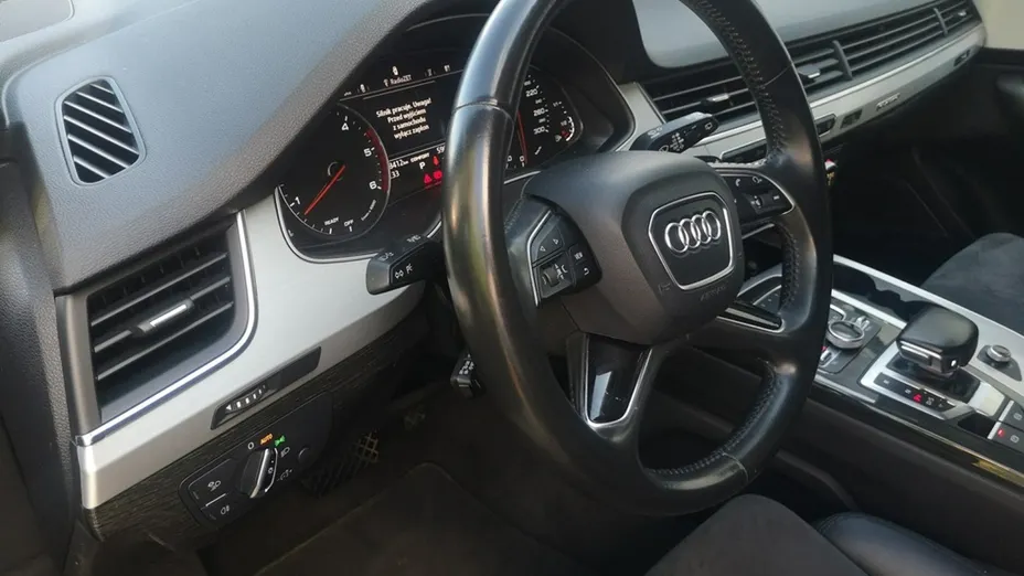 AUDI Q7 -
