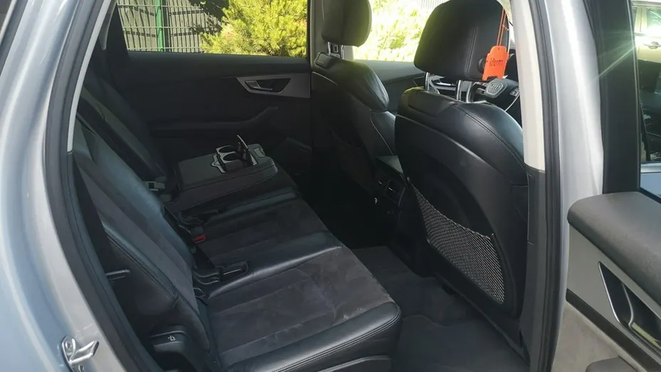 AUDI Q7 -