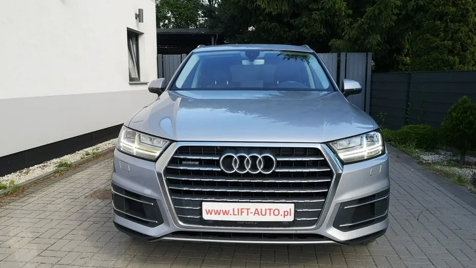 AUDI Q7 -