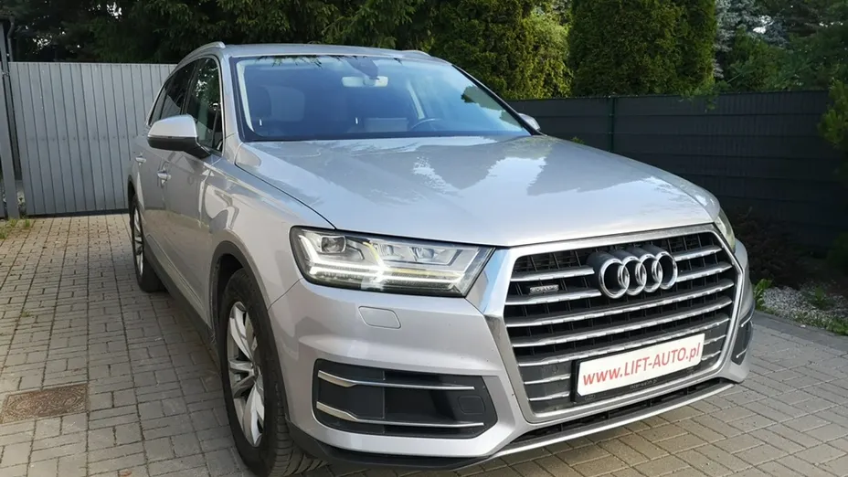 AUDI Q7 -
