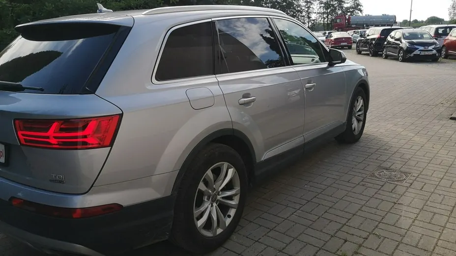 AUDI Q7 -