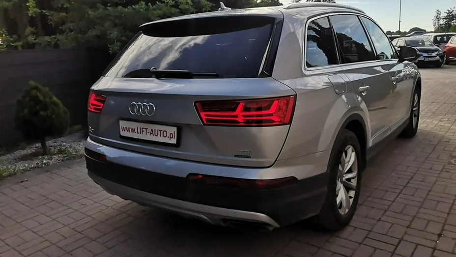 AUDI Q7 -
