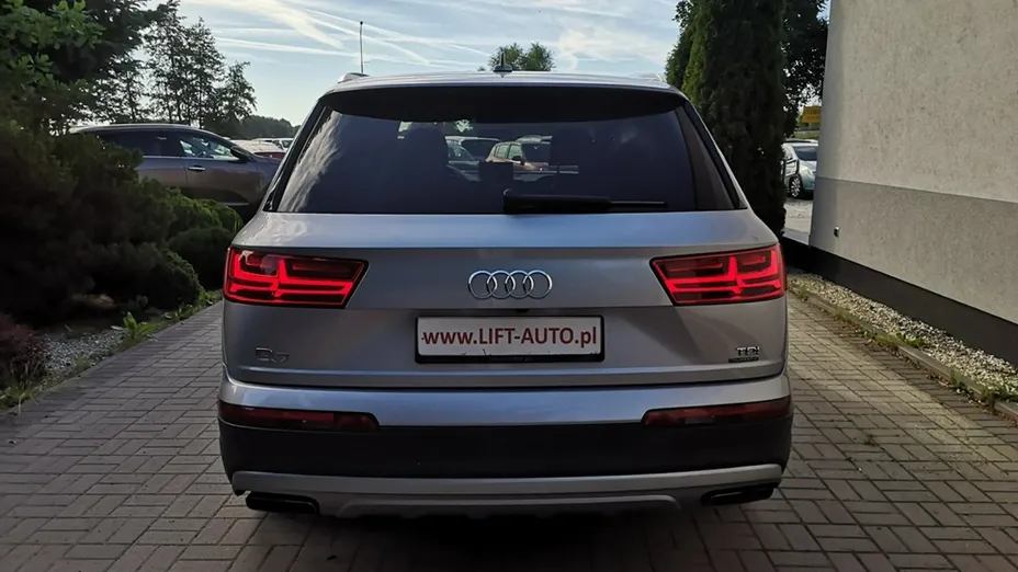 AUDI Q7 -