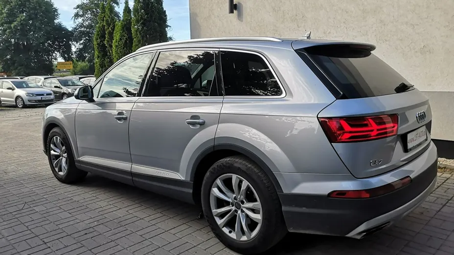 AUDI Q7 -
