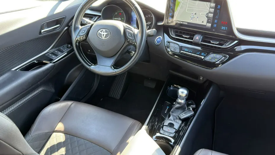 TOYOTA C-HR -