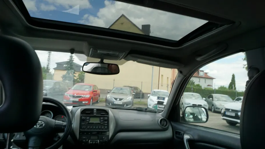 TOYOTA RAV4 -