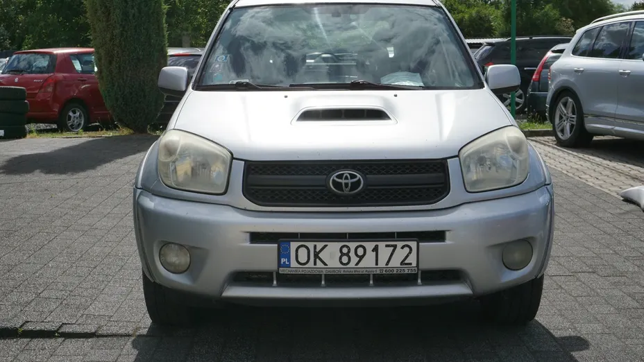 TOYOTA RAV4 -