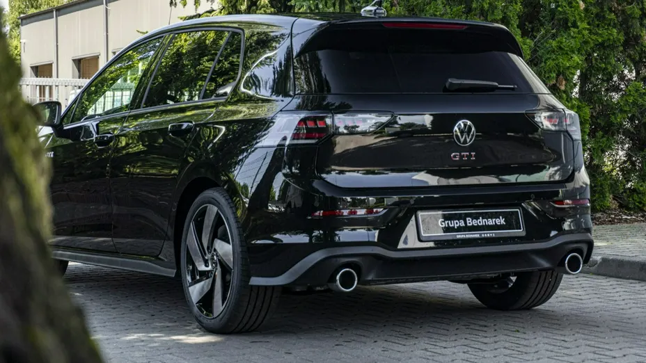 VOLKSWAGEN Golf -