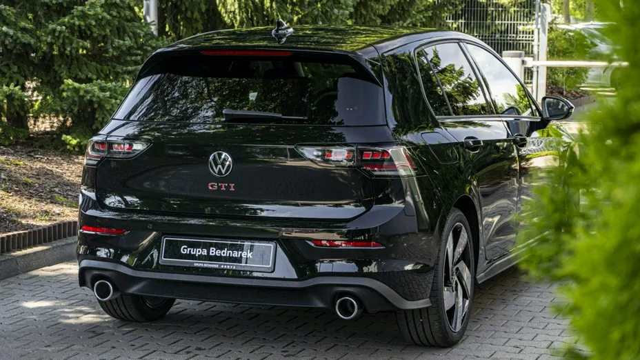VOLKSWAGEN Golf -
