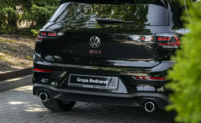 VOLKSWAGEN Golf -