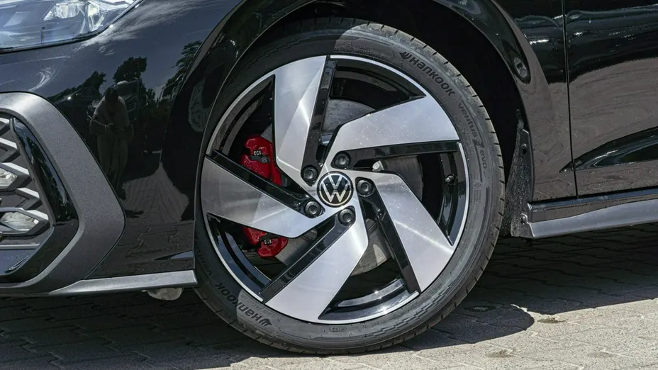 VOLKSWAGEN Golf -