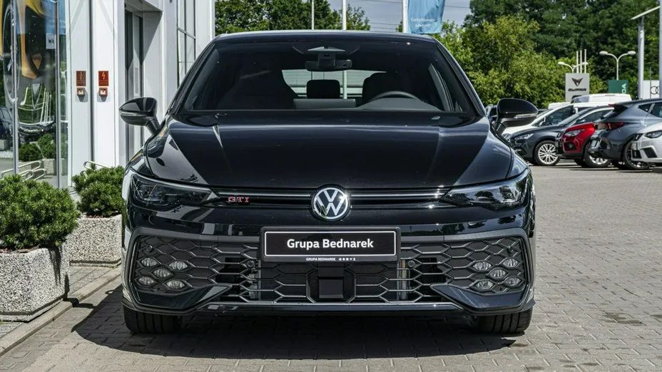 VOLKSWAGEN Golf -