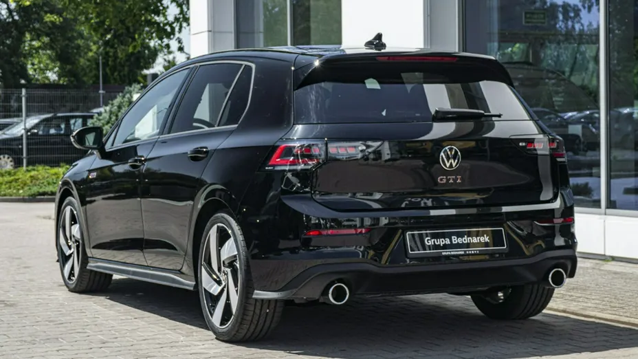 VOLKSWAGEN Golf -