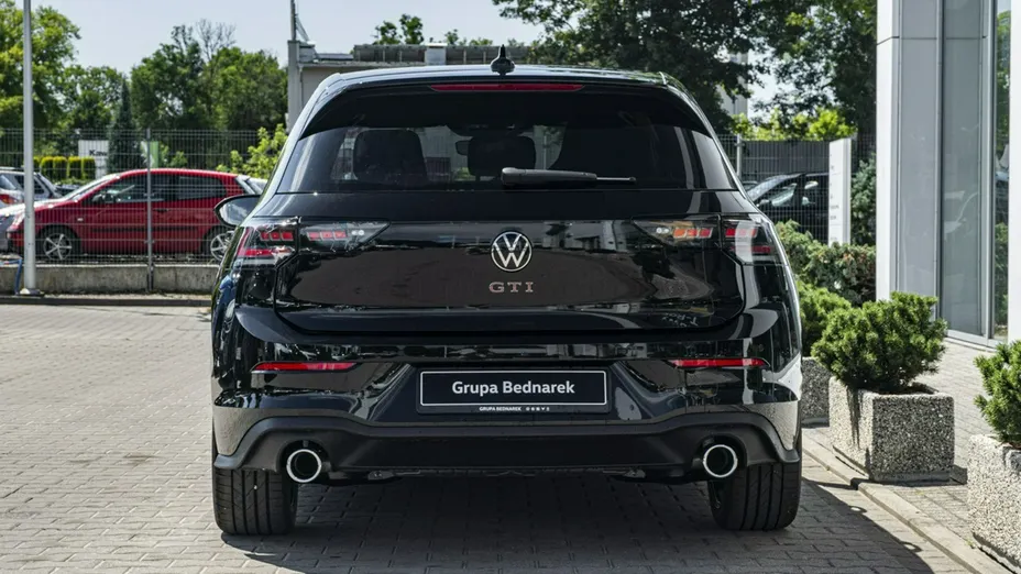 VOLKSWAGEN Golf -