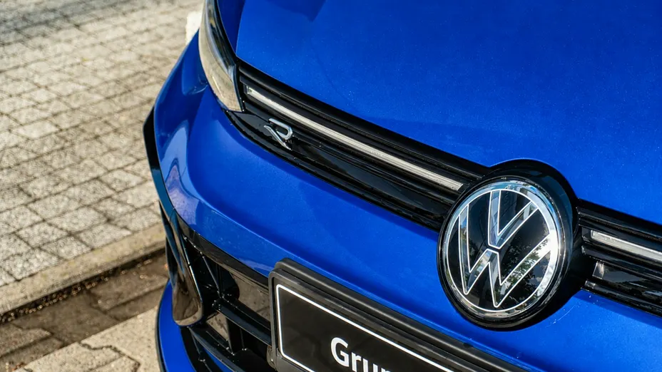 VOLKSWAGEN Golf -