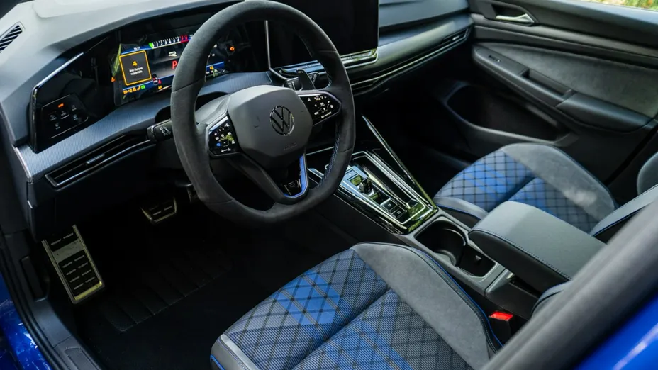VOLKSWAGEN Golf -