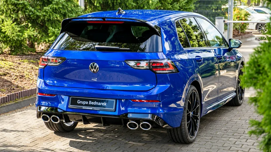 VOLKSWAGEN Golf -