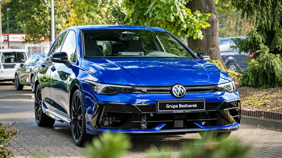 VOLKSWAGEN Golf -