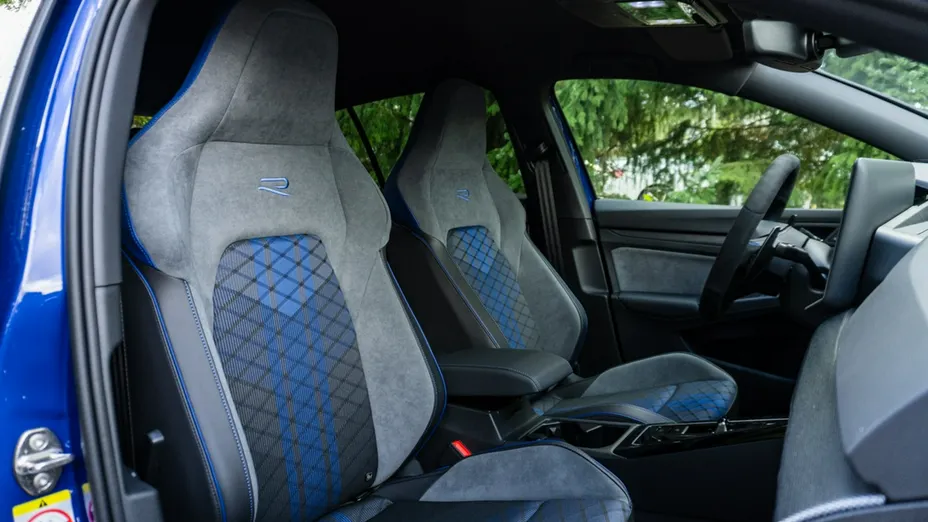 VOLKSWAGEN Golf -