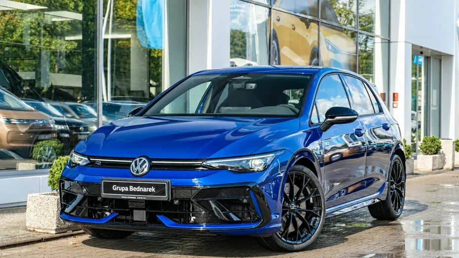 VOLKSWAGEN Golf -