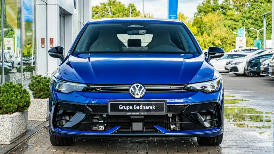 VOLKSWAGEN Golf -