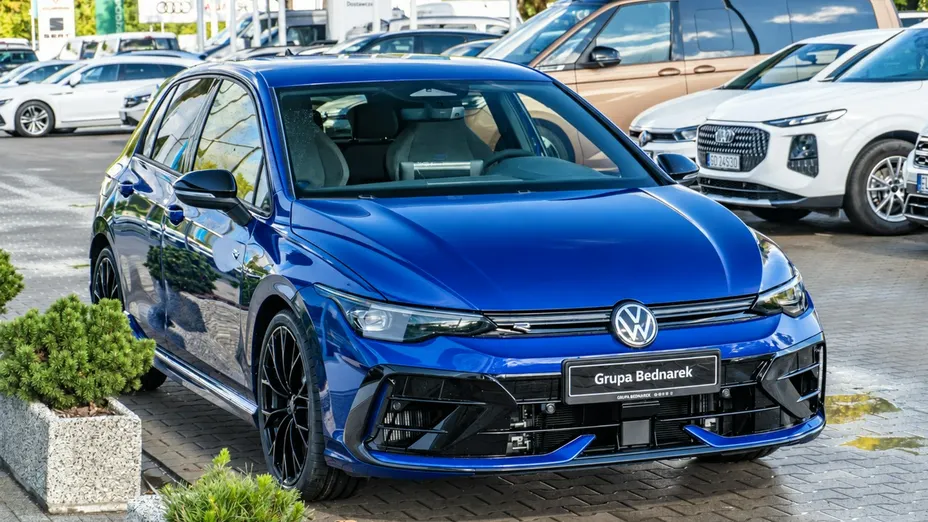 VOLKSWAGEN Golf -