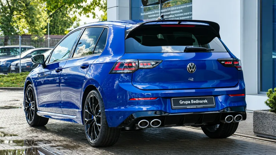 VOLKSWAGEN Golf -