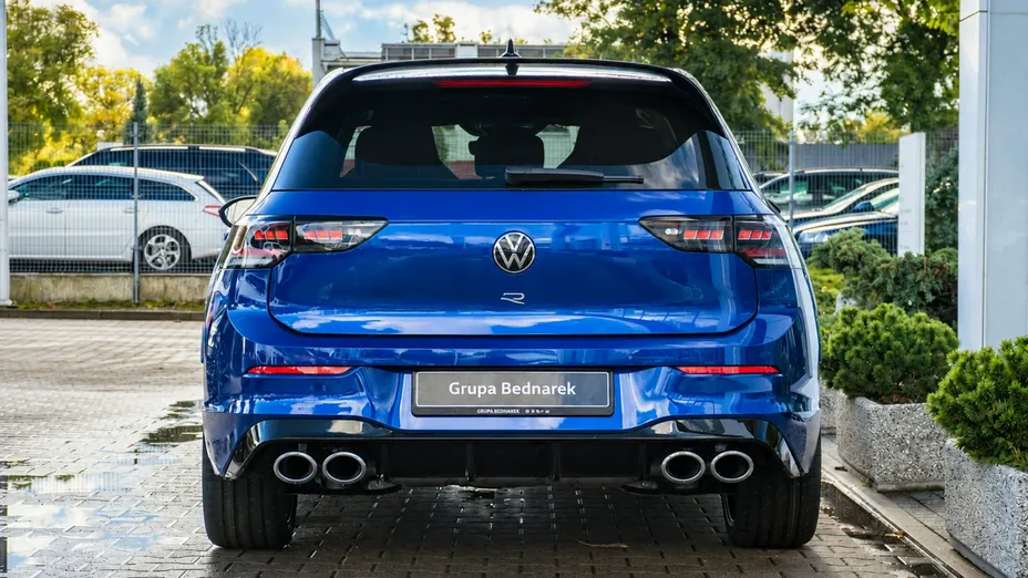 VOLKSWAGEN Golf -