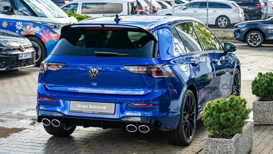 VOLKSWAGEN Golf -