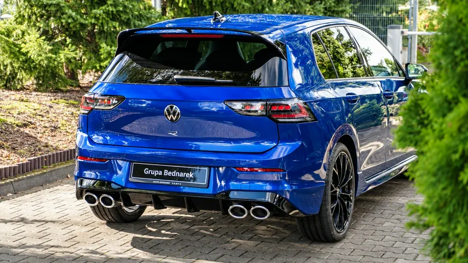 VOLKSWAGEN Golf -