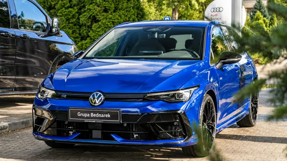 VOLKSWAGEN Golf -