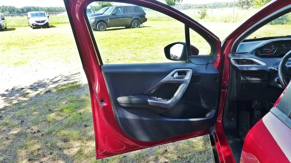 PEUGEOT 2008 -