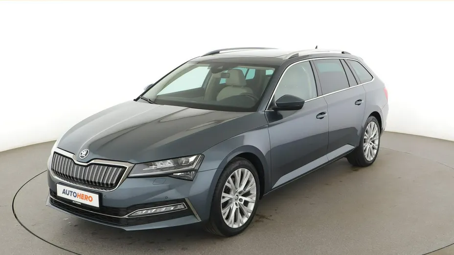 SKODA Superb -