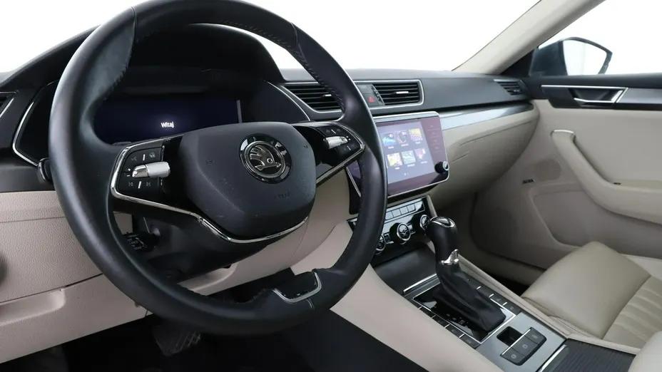 SKODA Superb -