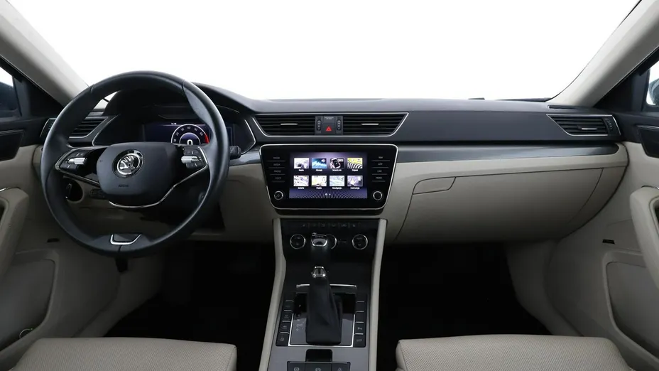 SKODA Superb -