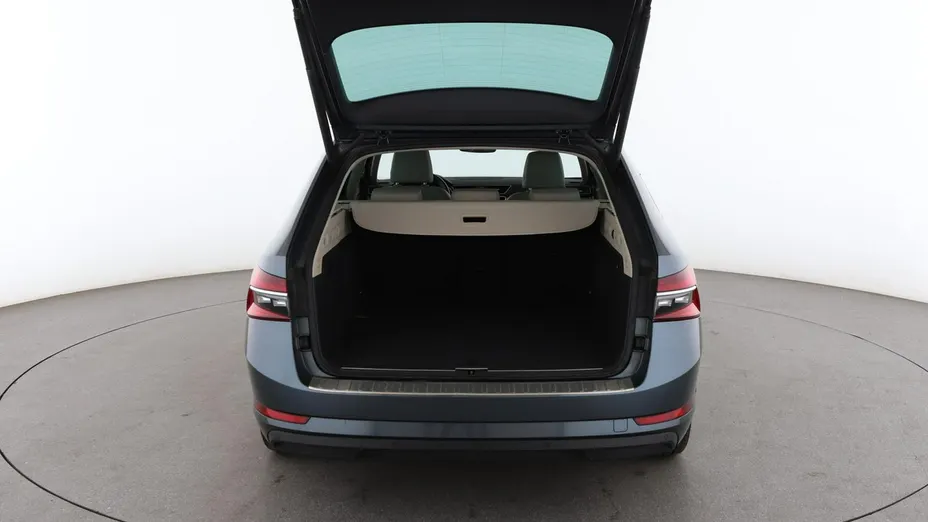 SKODA Superb -