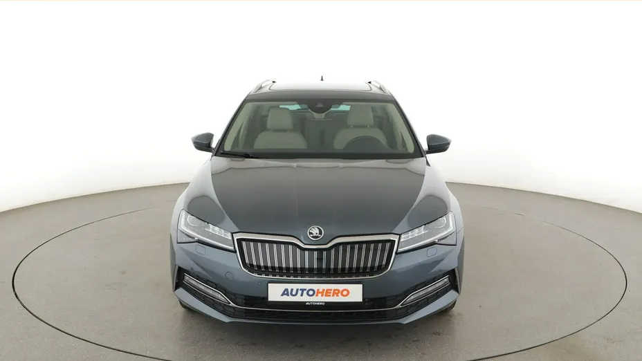 SKODA Superb -