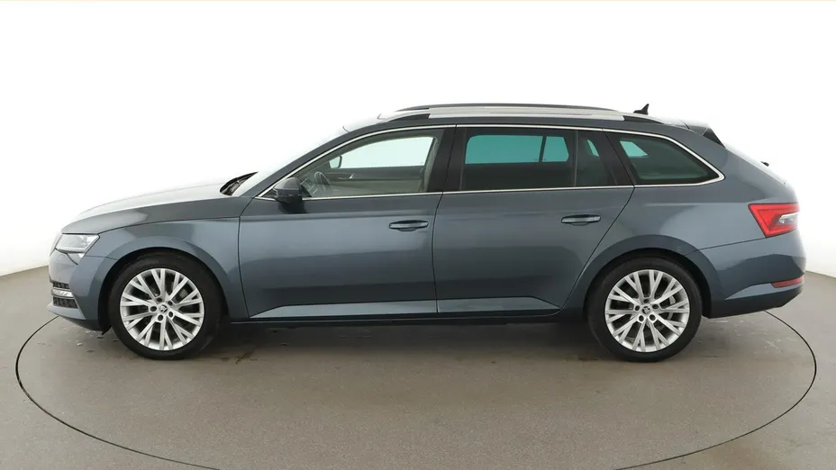 SKODA Superb -