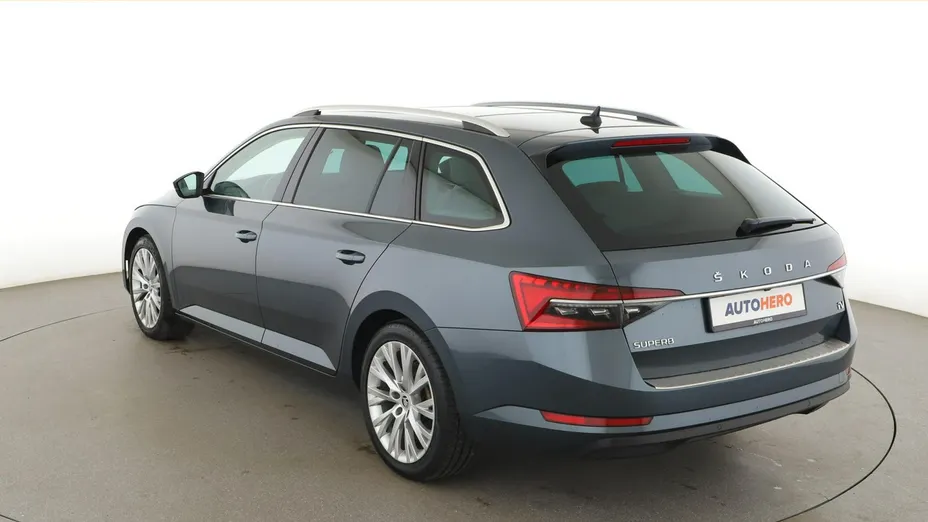 SKODA Superb -