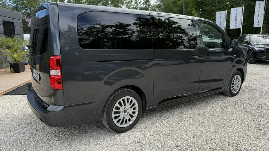 PEUGEOT Traveller -