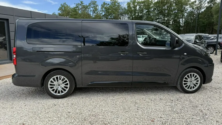 PEUGEOT Traveller -