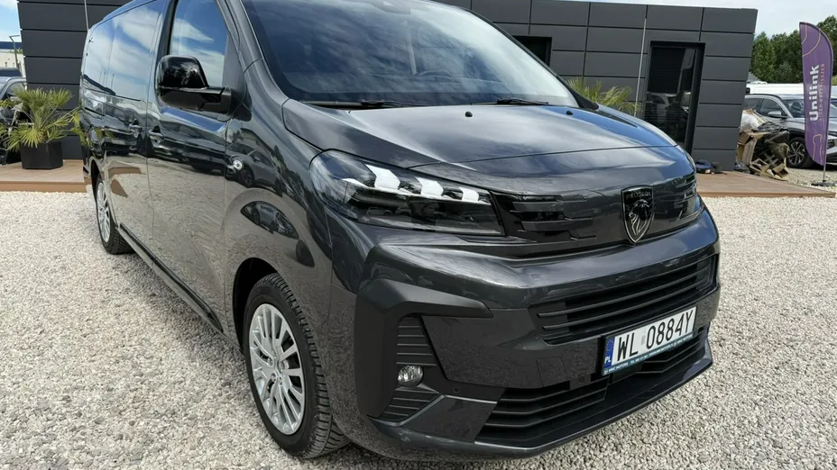 PEUGEOT Traveller -