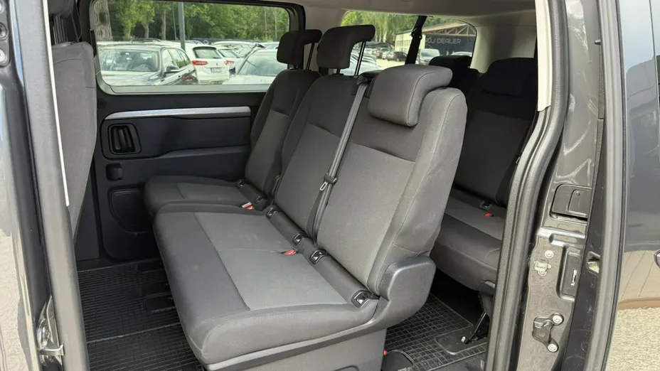 PEUGEOT Traveller -