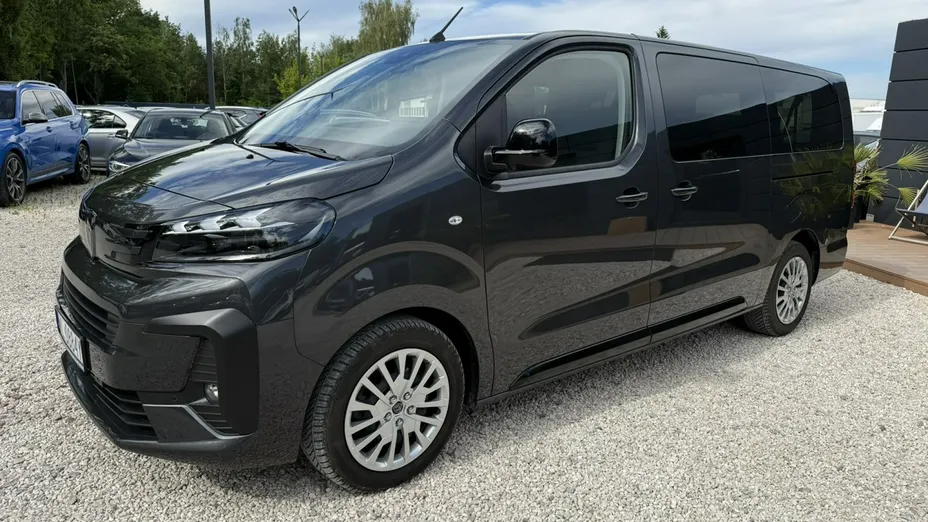 PEUGEOT Traveller -