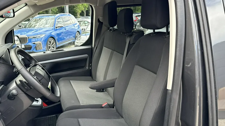 PEUGEOT Traveller -